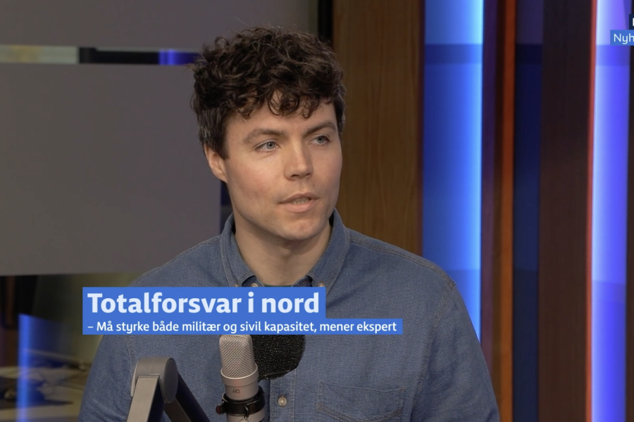 Vebjørn Jacobsen Melum fra Senter for hav og Arktis intervjues på NRK om totalforsvaret i nord.