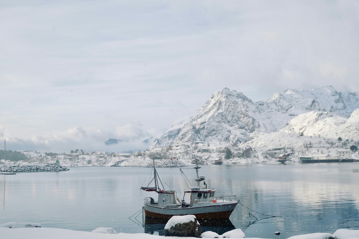 Et skip i vinteromgivelser 