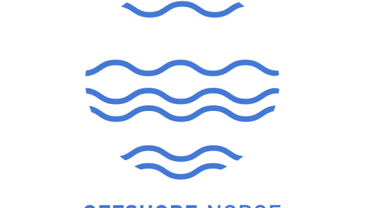 Logo for Offshore Norge, med syv blå bølgelinjer stablet vertikalt over teksten «OFFSHORE NORGE» i blå skrift på hvit bakgrunn.
