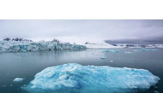 Forsiden av rapporten Sustainable Blue Economy in the Norwegian Arctic – Part 1: Status, med bilde av isfjell og isbre i arktisk landskap.