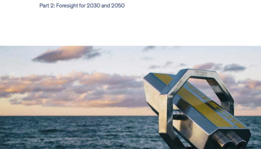 Forsiden av rapporten Sustainable Blue Economy in the Norwegian Arctic – Part 2: Foresight for 2030 and 2050, med bilde av en kikkert vendt ut mot havet.