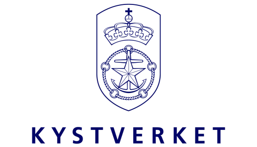 Logo for Kystverket med blått våpenskjold som viser en krone over et anker og et tau formet som en sirkel rundt en stjerne. Under skjoldet står teksten «KYSTVERKET» i store blå bokstaver.