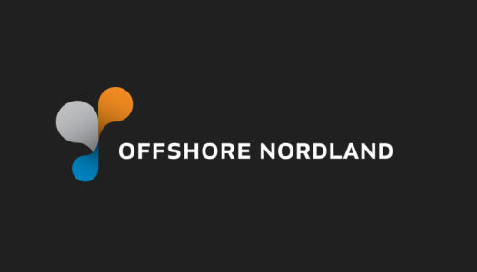 Logo for Offshore Nordland på sort bakgrunn: tre overlappende dråpelignende former i grått, oransje og blått til venstre, og ordene «OFFSHORE NORDLAND» i hvitt til høyre.