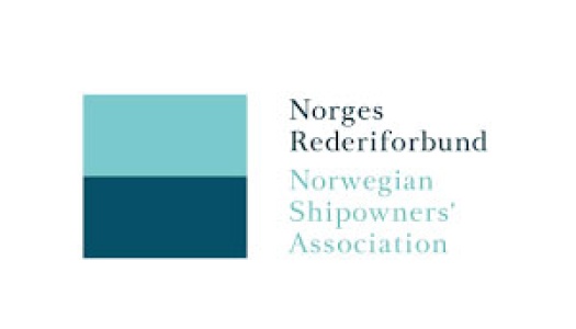 Logo for Norges Rederiforbund / Norwegian Shipowners’ Association: et todelt kvadrat med øverste halvdel i lys turkis og nederste halvdel i mørk blå. Til høyre for dette står teksten «Norges Rederiforbund» i mørk farge over «Norwegian Shipowners’ Association» i lys turkis.