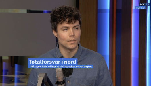 Vebjørn Jacobsen Melum fra Senter for hav og Arktis intervjues på NRK om totalforsvaret i nord.