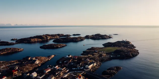 Kystsamfunn bader i sol